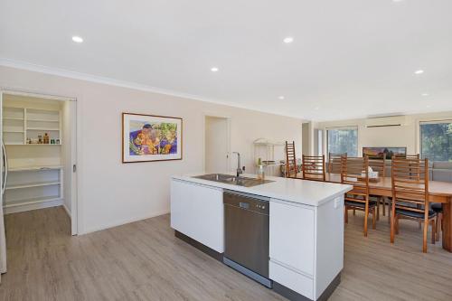 Dapur atau dapur kecil di 48 Oceanview Drive