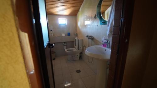 Koupelna v ubytování Alen Bar Hotel