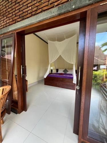 Кровать или кровати в номере Jana's Homestay