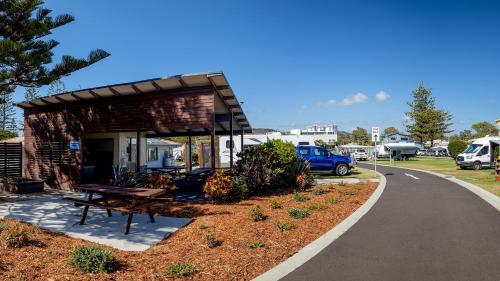 Κήπος έξω από το Woolgoolga Beach Holiday Park