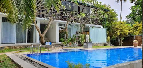 Πισίνα στο ή κοντά στο Hostel Residence Bentota