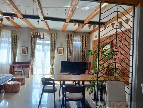 TV a/nebo společenská místnost v ubytování Apartament Deluxe w centrum Brzeska nr 2