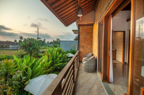 an external view of a house with a balcony at Umah di carik in Ubud