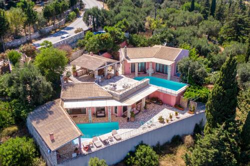 an aerial view of a house with a swimming pool at Villa Faye in Gaios