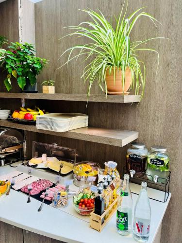 Makanan di atau berdekatan hotel