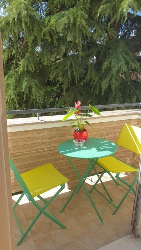 Μπαλκόνι ή βεράντα στο ᑢᗩSᗩ ᘻᗩᖴᗩᒪᗪᗩ zona stazione - centro con parcheggio interno