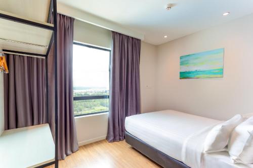 a bedroom with a bed and a window at Shama Suasana Johor Bahru Formerly known as Suasana All Suites Hotels Johor Bahru in Johor Bahru