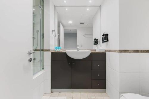 Ένα μπάνιο στο KozyGuru | Haymarket Theatre Precinct City Studio