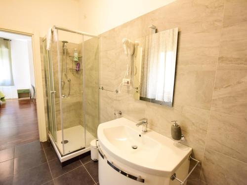 a bathroom with a sink and a shower at La Rosa dei Venti in Ortona
