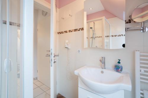 Phòng tắm tại HER16d Ankes Gästehaus F