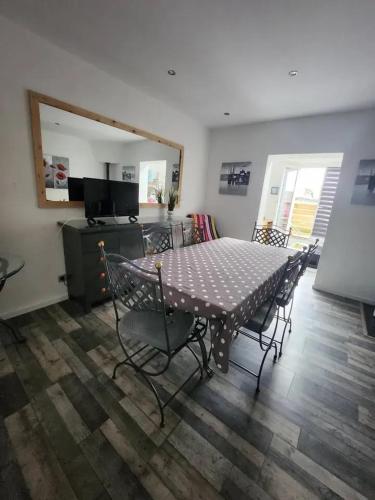 Photo de la galerie de l'établissement Maison confortable et bien équipée au Havre., au Havre