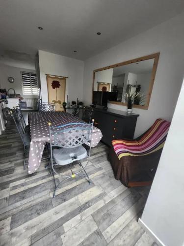 Photo de la galerie de l'établissement Maison confortable et bien équipée au Havre., au Havre