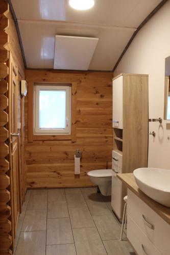 Koupelna v ubytování Ferienhaus Harmonie, Sauna,Seeblick, familienfreundlich