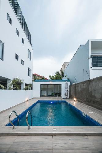 Πισίνα στο ή κοντά στο Stylish 2BR Apartment