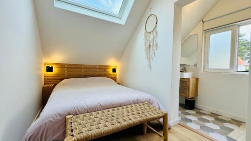 a small bedroom with a bed and a window at Villa à la plage - au coeur de Stella-Plage in Stella-Plage