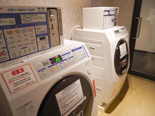 a washing machine sitting next to a washing machine at The OneFive Osaka Namba Dotonbori in Osaka