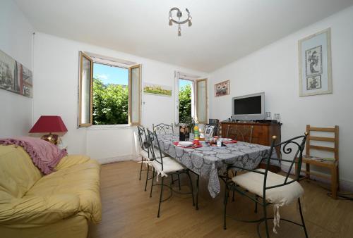 Photo de la galerie de l'établissement Jolie chambre au calme à Auzat, à Auzat