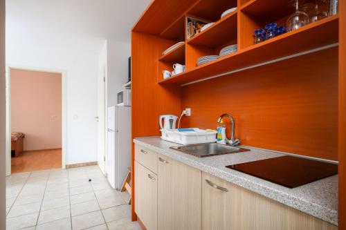 Kuchyň nebo kuchyňský kout v ubytování Ven Apartmani