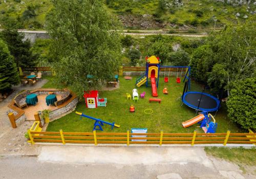 Herní místnost nebo prostor pro děti v ubytování Hostel Izvor