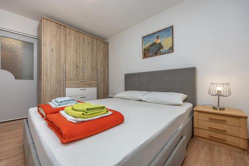 Posteľ alebo postele v izbe v ubytovaní Navy Apartments