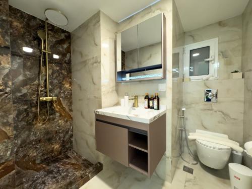 Beyond Hospitality-Modern 3 Bedroom Apt