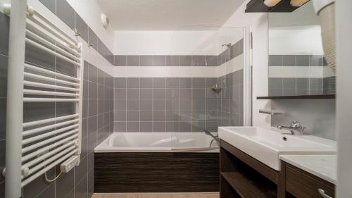 Bilik mandi di C DU VERDON -2301- Appt 4-6 Pers