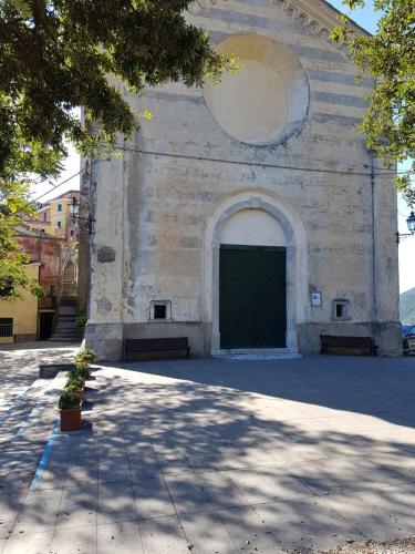 an old building with a large door on the side at Menta Cinque Terre in Vernazza