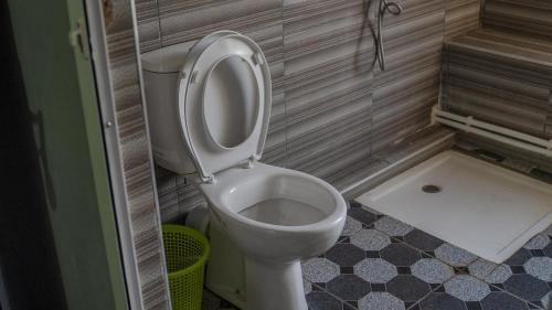 a bathroom with a toilet with the seat up at Gîte Forest Tagroumte in Azrou