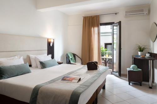 Una cama o camas en una habitación de Hotel Simeon