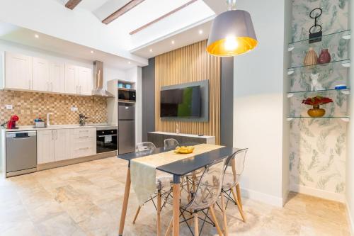 Invalencia - Filipinas Flowers in Ruzafa