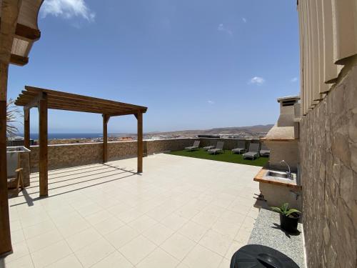 a patio with a view of the ocean at Edificio Prieto VIV 8 in Puerto del Rosario