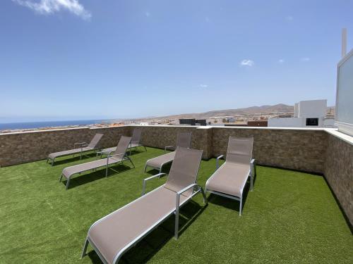 a group of chairs sitting on top of a roof at Edificio Prieto VIV 8 in Puerto del Rosario