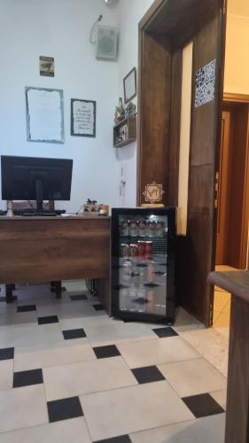 Una televisión o centro de entretenimiento en HOTEL VILA TWIX