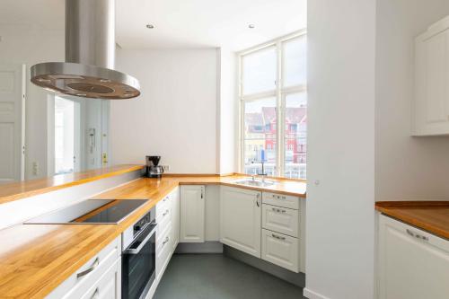 Kuchyň nebo kuchyňský kout v ubytování Chic Apartment in Vibrant Area by Copenhagen Canals