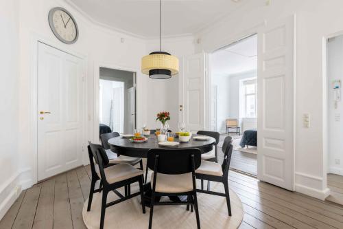 Posezení v ubytování Chic Apartment in Vibrant Area by Copenhagen Canals