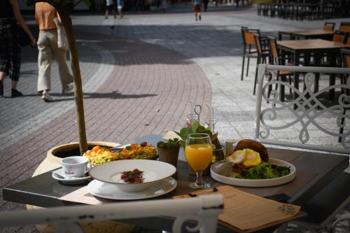 ゲストハウスの敷地内または近くでの食事または食べ物