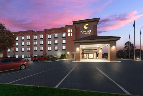 a rendering of a hotel with a car parking lot at Comfort Suites Columbus East Broad in Columbus