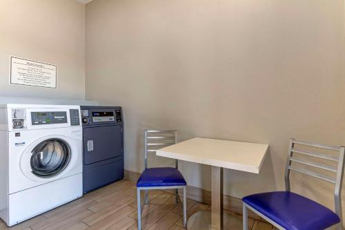 a laundry room with a washing machine and a table at Quality Inn Show Low in Show Low