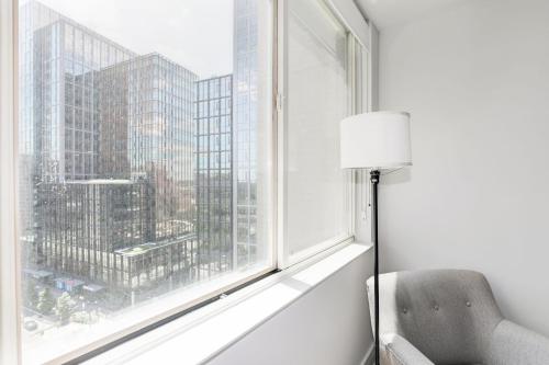 Φωτογραφία από το άλμπουμ του 2BR Urban Oasis DC Access with Lux Comforts στο Άρλινγκτον