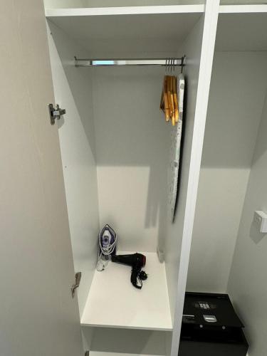a room with a closet with at Victoria Studios in London
