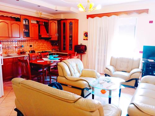 Η κουζίνα ή μικρή κουζίνα στο Floral Sweet Home