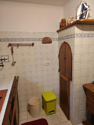 Trullo in valle d itriaにあるバスルーム