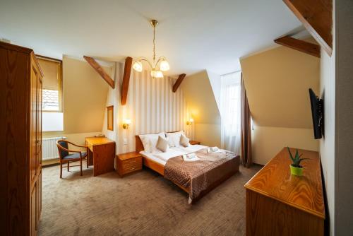 Postel nebo postele na pokoji v ubytování Hotel U Leva