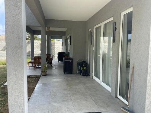 Μπαλκόνι ή βεράντα στο New!!!! St Silas 3-Bdrm, 3 and a half bath Villa approx 8 minutes from pristine beaches and shopping area