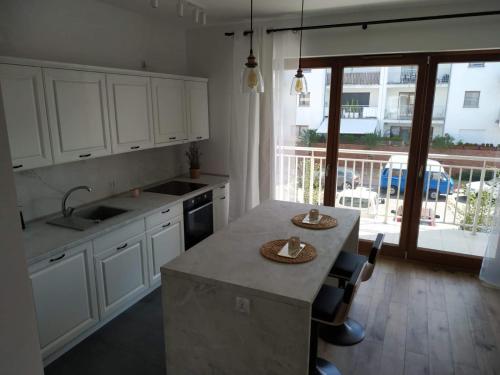 Η κουζίνα ή μικρή κουζίνα στο Przytulny apartament - Platan