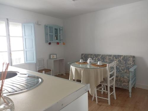 a living room with a table and a couch at Casi Las Doce in Cazorla