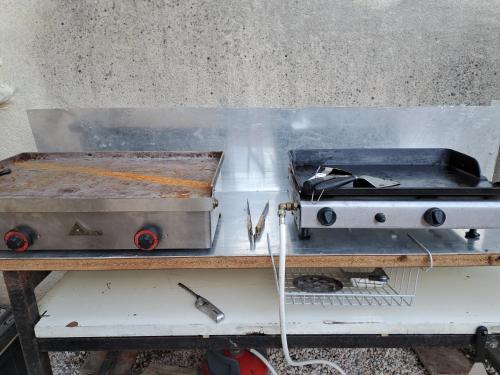 a bbq and grill on a table at Moulin de l’Arcas in Prémian