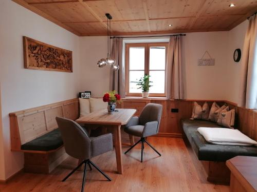 a living room with a table and a couch at Ferienwohnung Zweite Heimat in Mieders