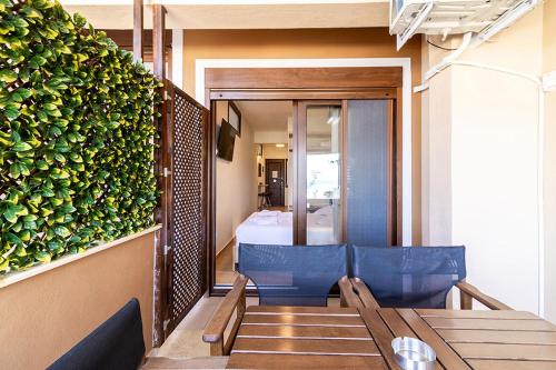 Χώρος καθιστικού στο Dafni's Beachfront Luxury Studios
