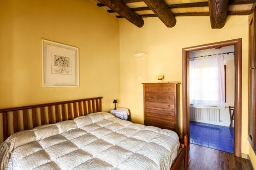 a bedroom with a bed and a dresser and a window at Locanda Da Ciacci in Petriano